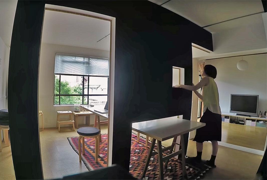 Moving walls transform home into office in Tokyo apartment