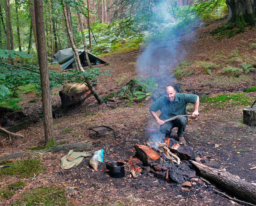 Master forager makes mushroom paper, fish leather & superfoods ...